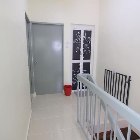 Homestay Hj Esmon 3 Uthm パリ・ラジャ エクステリア 写真